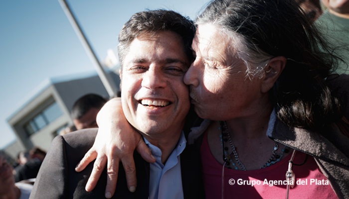 Kicillof entregó viviendas en Saladillo: «Esta emoción muestra que hay otra forma de gobernar»