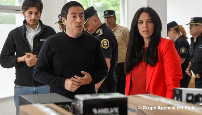 Más Seguridad en Malvinas Argentinas: «Leo Nardini hizo entrega de recursos informáticos y de comunicación para fortalecer el trabajo policial»