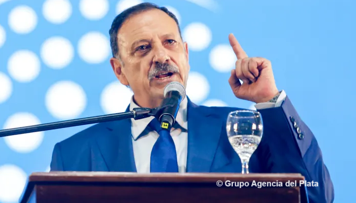 Ricardo Quintela pidió la renuncia de todo su gabinete