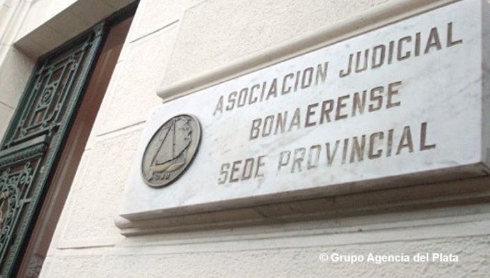 La AJB pidió una urgente convocatoria a paritaria salarial