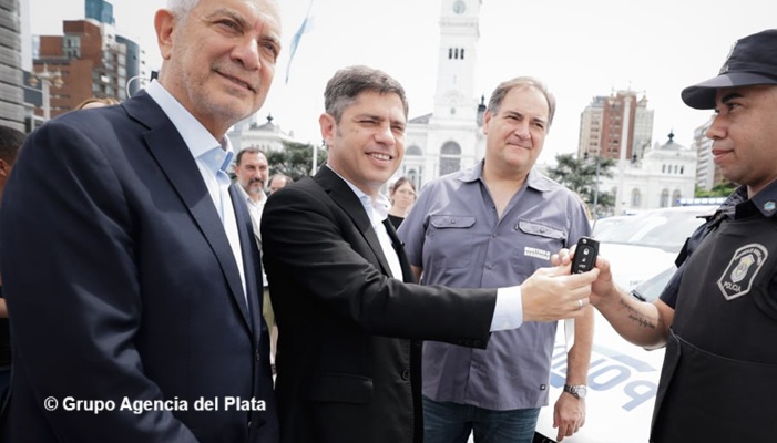 Kicillof entregó en La Plata 40 nuevos patrulleros y confrontó a Milei: «El Gobierno nacional nos robó los fondos y pretende asfixiarnos financieramente»