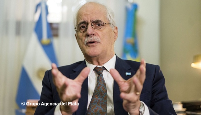 Taiana lo calificó de «papelón» presidencial